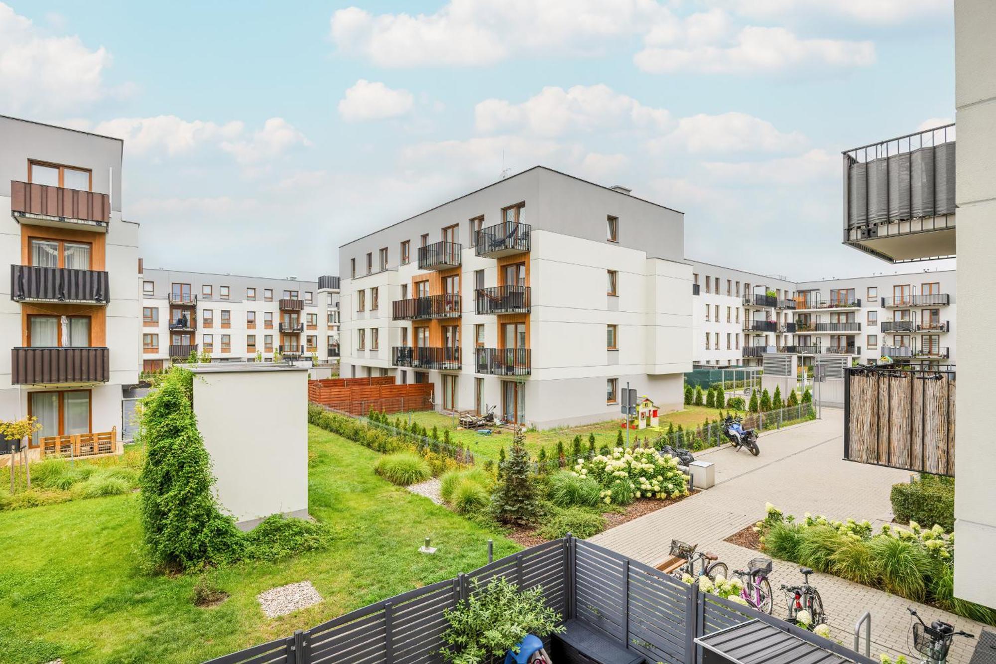 Comfy Two-bedroom Near Chopin Airport Warsaw's Ursynow By Renters * Warszawa