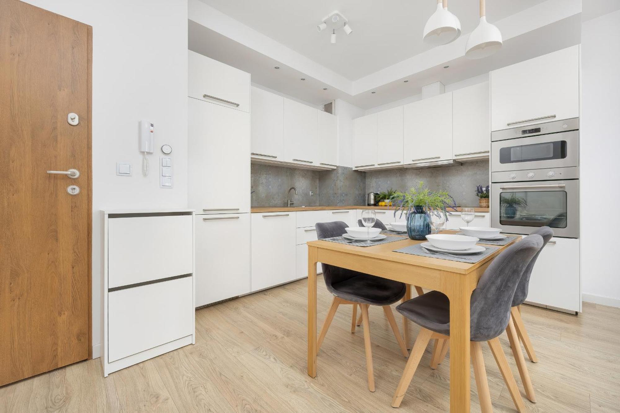Apartament Comfy Two-bedroom Near Chopin Airport Warsaw's Ursynow By Renters *