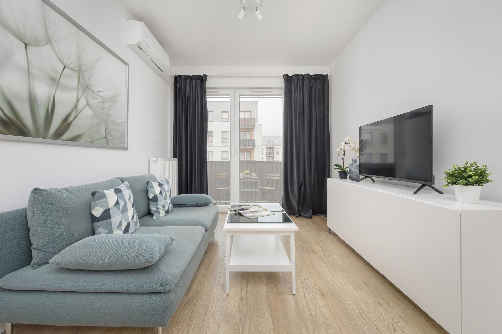 Comfy Two-bedroom Near Chopin Airport Warsaw's Ursynow By Renters Apartament *